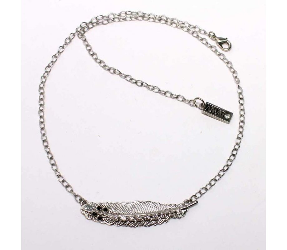 Amaro Handmade Necklace, Leaf Decoration - From Black and White Collection